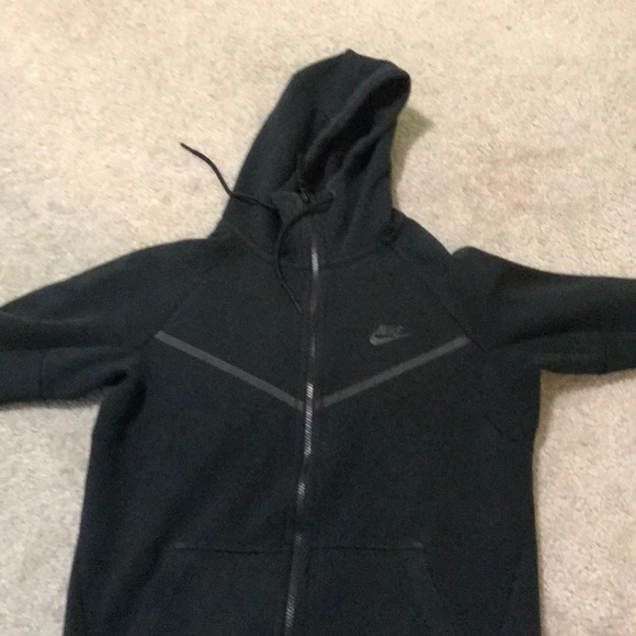 black nike fleece jacket